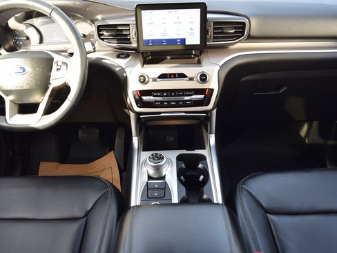 Used 2023 Ford Explorer XLT w/ Equipment Group 202A image 25