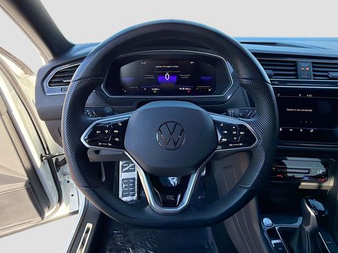 Used 2023 Volkswagen Tiguan SE R-Line image 39
