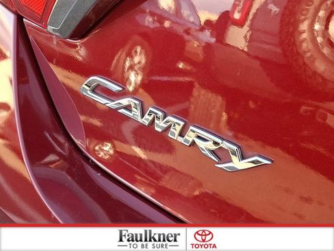 Used 2017 Toyota Camry SE image 30