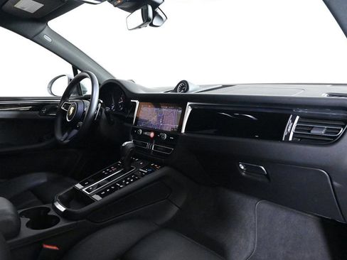 Certified 2026 Porsche Macan AWD/4WD image 17