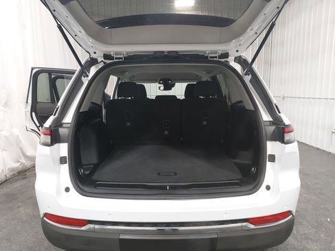 Used 2023 Jeep Grand Cherokee Laredo image 12