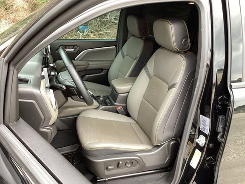 Used 2024 Chevrolet Colorado ZR2 w/ ZR2 Convenience Package III image 26