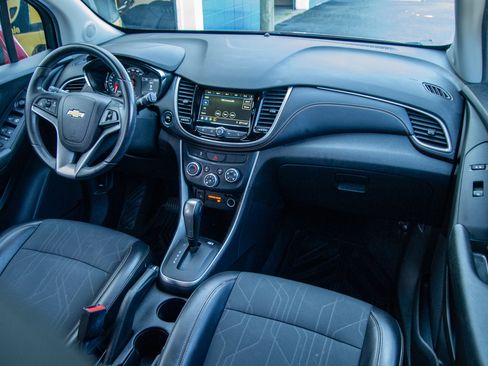 Used 2019 Chevrolet Trax LT w/ LT Convenience Package FWD image 27