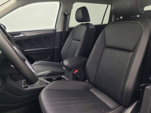 Used 2022 Volkswagen Tiguan SE image 17