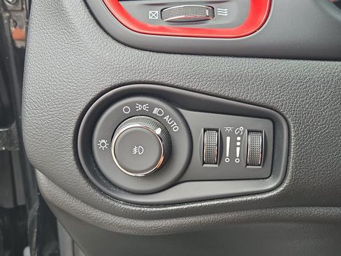 Used 2023 Jeep Renegade Trailhawk AWD/4WD image 96