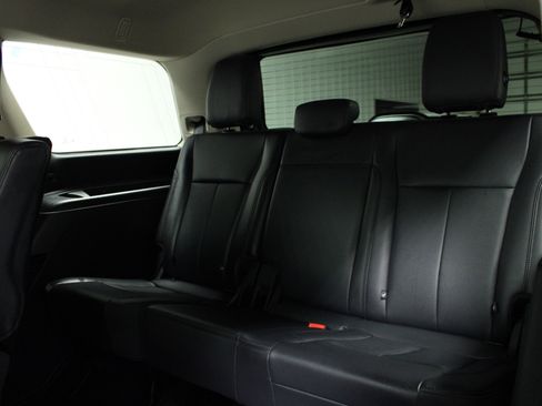 Used 2024 Ford Expedition XLT image 14