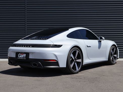 Used 2025 Porsche 911 Carrera RWD image 10
