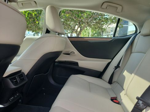 Used 2024 Lexus ES 250 w/ Premium Package image 14