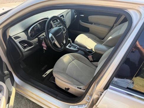 Used 2013 Chrysler 200 Touring FWD image 5