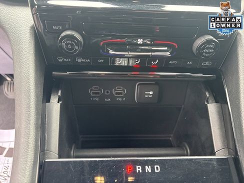 Used 2023 Jeep Grand Cherokee Laredo AWD/4WD image 23