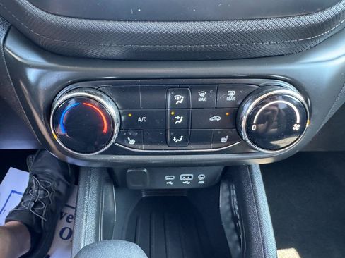 Used 2023 Chevrolet TrailBlazer LT FWD image 28