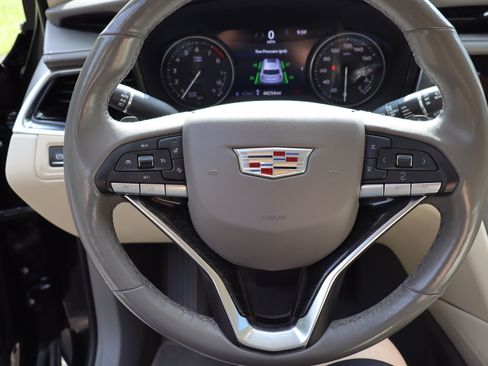 Used 2022 Cadillac XT6 Premium Luxury w/ Technology Package FWD image 24