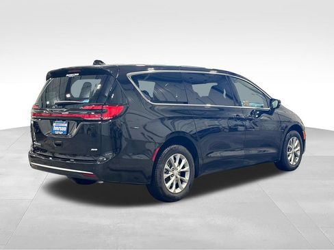New 2027 Chrysler Pacifica Select AWD/4WD image 7