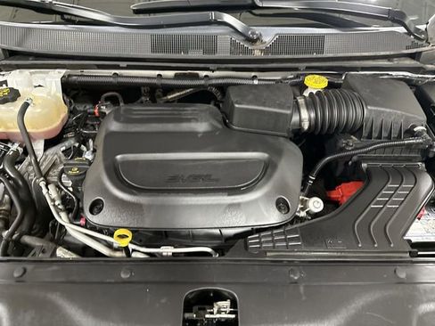 Used 2023 Chrysler Pacifica Touring-L FWD image 25