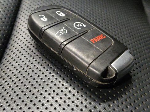 Used 2016 Jeep Grand Cherokee Overland image 32