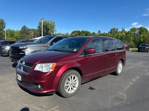 Used 2019 Dodge Grand Caravan SXT FWD image 1