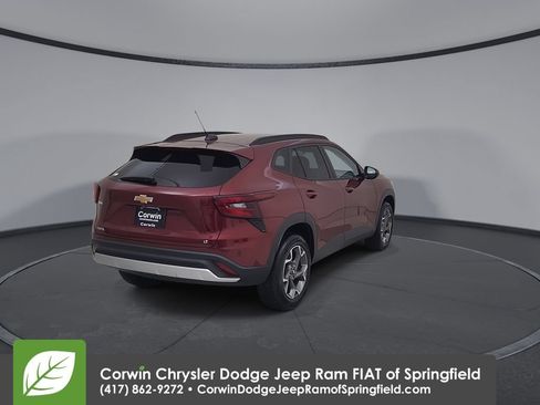 Used 2025 Chevrolet Trax LT w/ LT Convenience Package FWD image 13