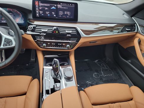 Used 2023 BMW 530i 530i w/ M Sport Package image 8