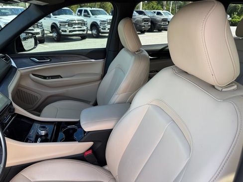 Used 2023 Jeep Grand Cherokee Limited AWD/4WD image 20
