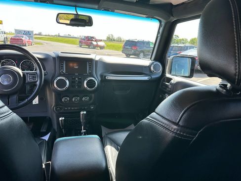 Used 2018 Jeep Wrangler Unlimited Rubicon w/ Cold Weather Group AWD/4WD image 14