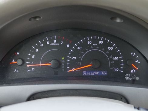 Used 2010 Toyota Camry LE FWD image 31
