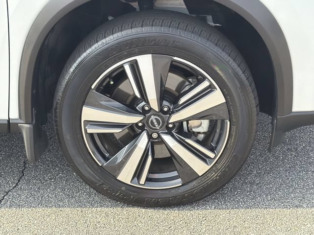 Certified 2025 Nissan Rogue SL w/ Tech Package FWD image 14