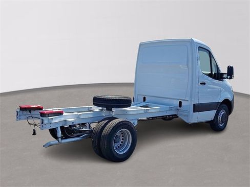 Used 2024 Mercedes-Benz Sprinter 4500 image 5