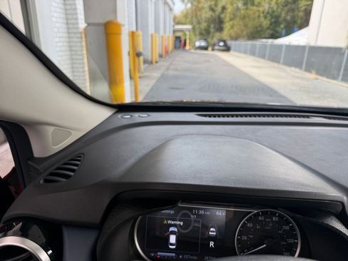 Used 2025 Nissan Versa SV image 34