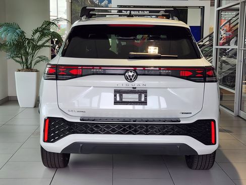 New 2026 Volkswagen Tiguan SEL R-Line AWD/4WD image 4