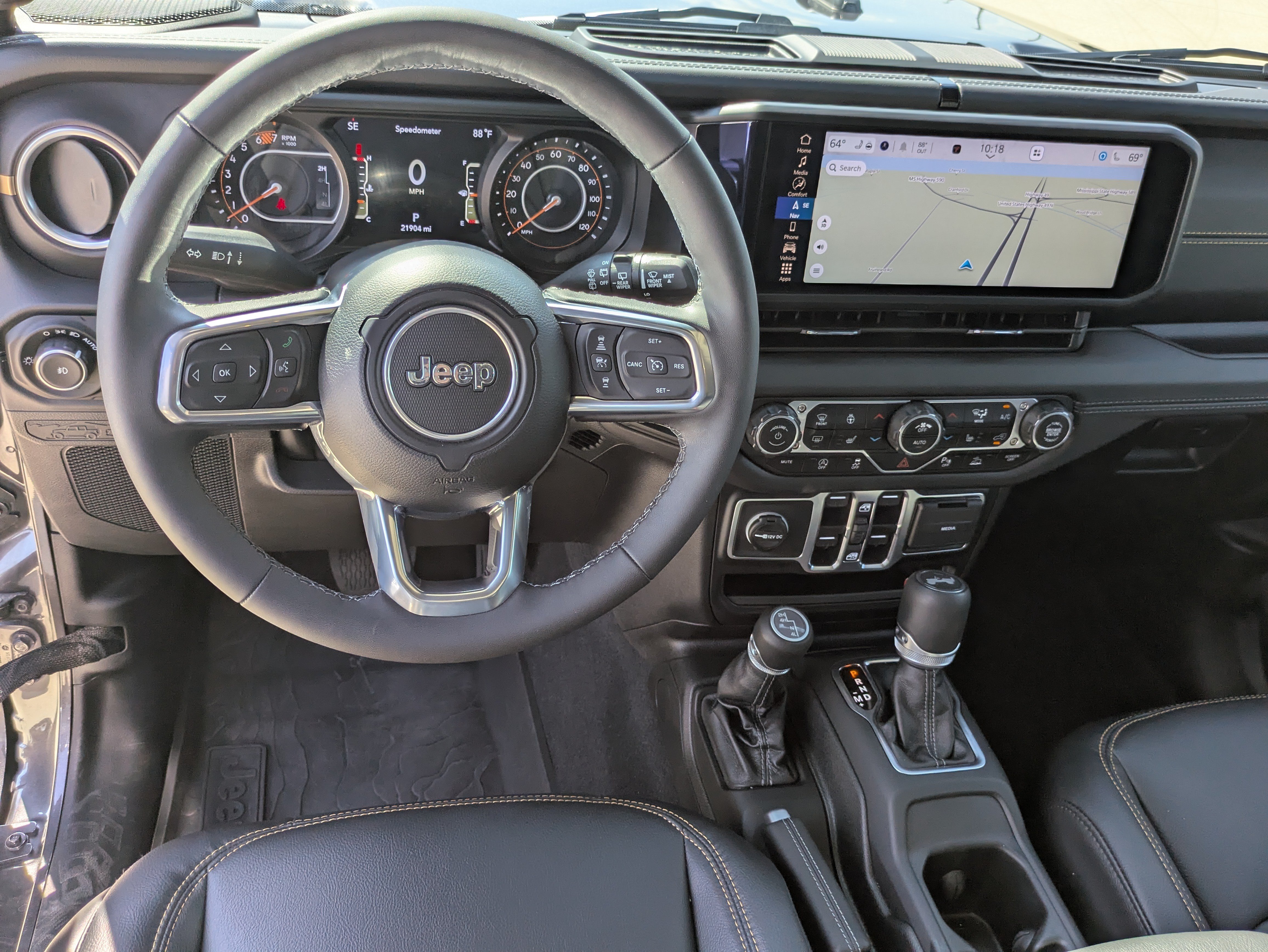 Used 2025 Jeep Wrangler Unlimited Sahara AWD/4WD image 9
