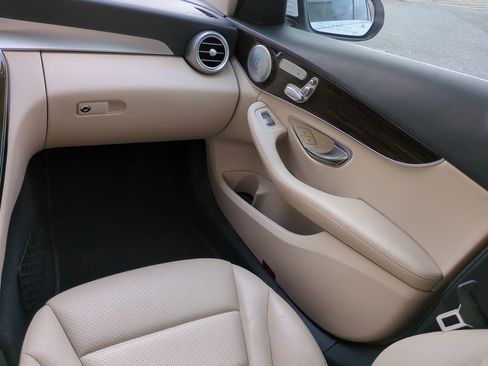 Used 2020 Mercedes-Benz C 300 Sedan image 16