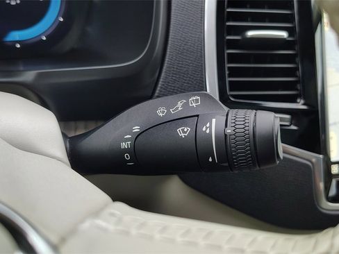 Certified 2024 Volvo XC90 T8 Plus w/ Protection Package Premier image 17