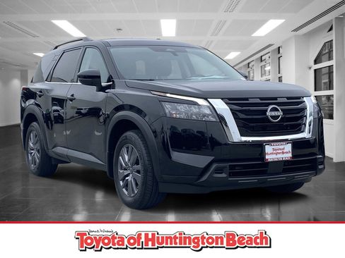 Used 2025 Nissan Pathfinder SV w/ Cargo Package image 1
