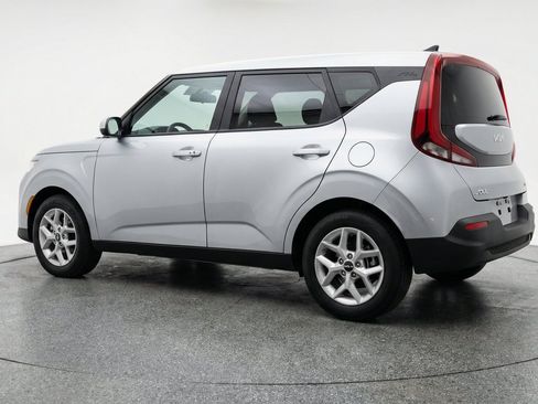 Used 2025 Kia Soul LX w/ LX Technology Package FWD image 6