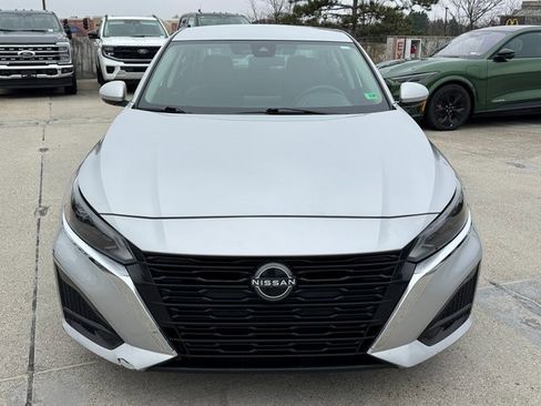 Used 2023 Nissan Altima 2.5 SV image 2