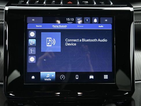 Used 2024 Jeep Grand Cherokee Laredo image 17