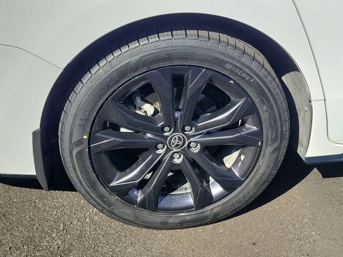 Used 2021 Toyota Sienna XSE w/ XSE Plus Package image 6