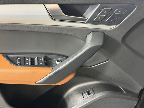 Used 2025 Audi Q5 2.0T Premium w/ Convenience Plus Package image 13