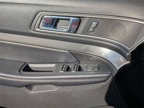 Used 2018 Ford Explorer XLT w/ Equipment Group 202A image 13