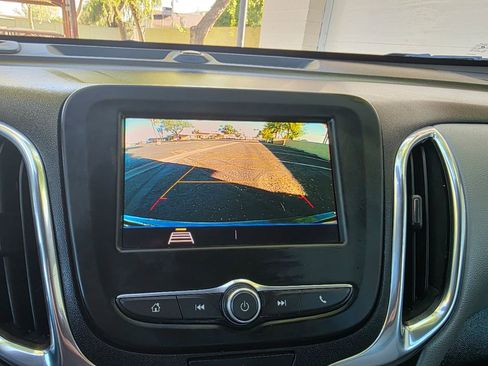 Used 2020 Chevrolet Equinox LS image 28