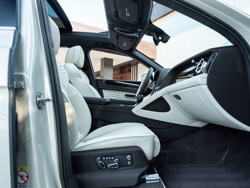 Certified 2025 Bentley Bentayga image 59