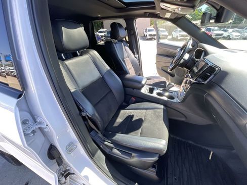 Used 2020 Jeep Grand Cherokee Altitude AWD/4WD image 18