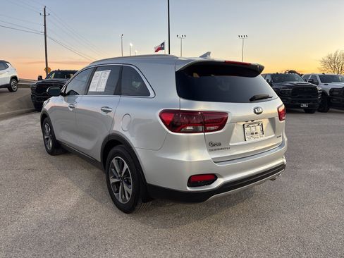 Used 2019 Kia Sorento EX image 3