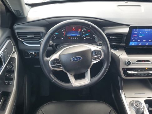 Used 2022 Ford Explorer XLT w/ Equipment Group 202A image 19