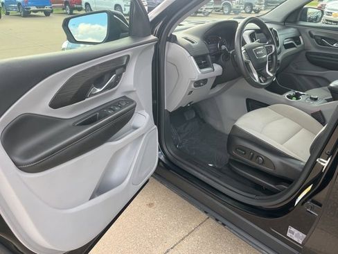 Used 2023 GMC Terrain SLE w/ Driver Convenience Package image 10