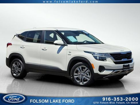 Used 2023 Kia Seltos LX AWD/4WD image 1