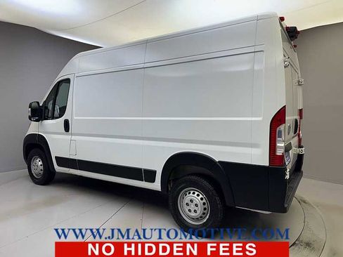 Used 2024 RAM ProMaster 2500 w/ Convenience Group FWD image 3