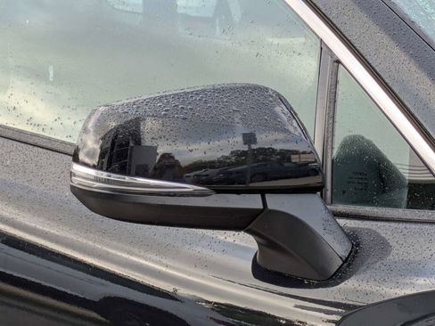 Used 2023 Toyota Corolla Cross XLE w/ Convenience Package image 12