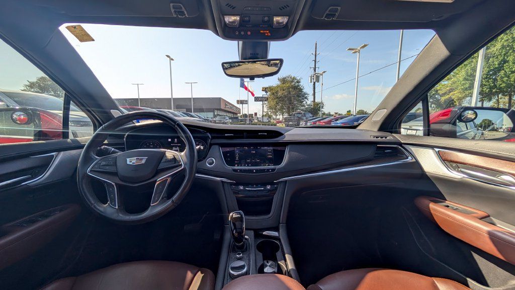 Used 2021 Cadillac XT5 Premium Luxury FWD image 8