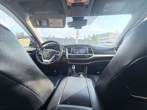 Used 2019 Toyota Highlander XLE AWD/4WD image 15
